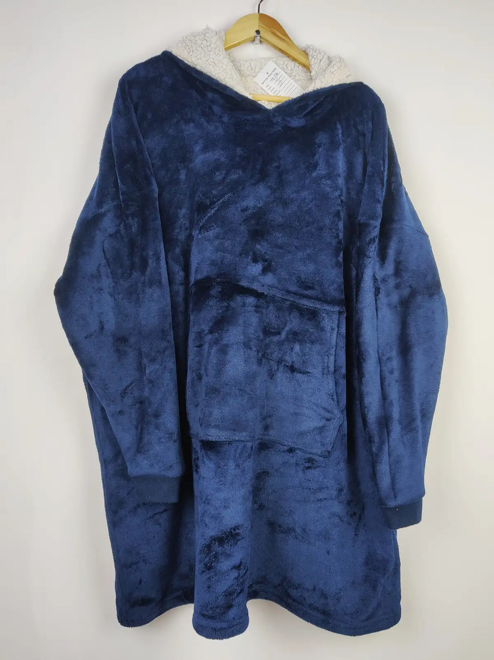 Buy online pre-used pre-loved 100% authentic & Original branded Unknown Brand (HH-130) available in Pakistan. Top international brands avilable.