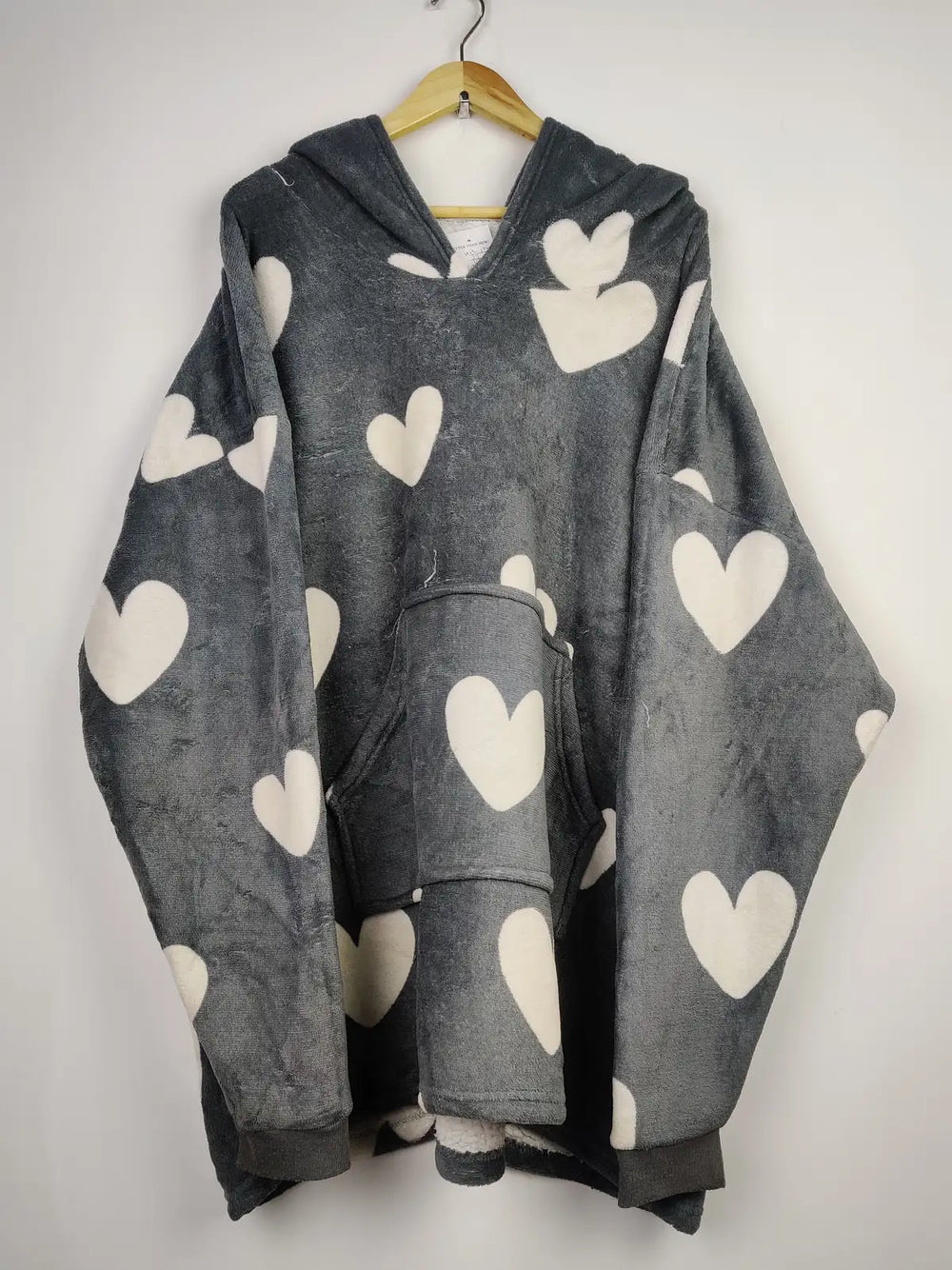 Buy online pre-used pre-loved 100% authentic & Original branded Unknown Brand (HH-174) available in Pakistan. Top international brands avilable.
