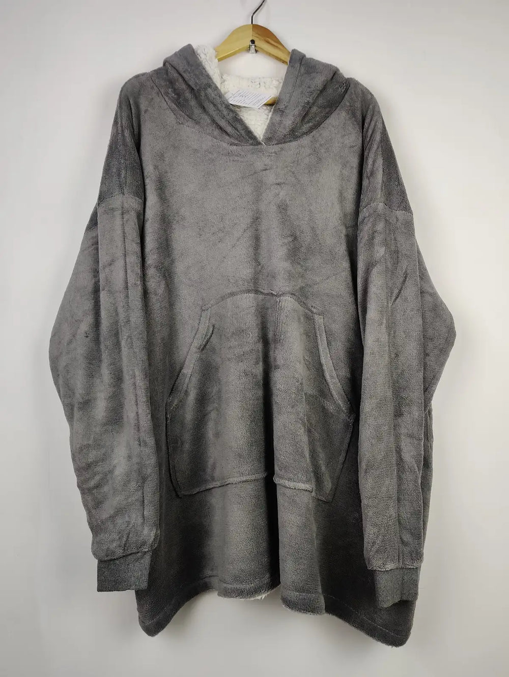 Buy online pre-used pre-loved 100% authentic & Original branded Unknown Brand (HH-25) available in Pakistan. Top international brands avilable.