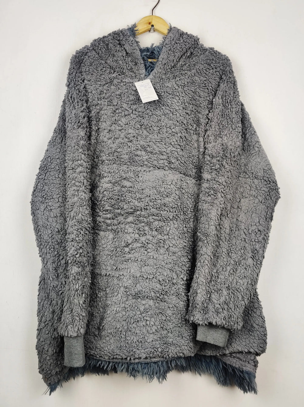 Buy online pre-used pre-loved 100% authentic & Original branded Unknown Brand (HH-569) available in Pakistan. Top international brands avilable.