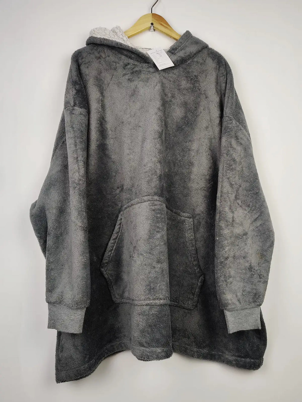 Buy online pre-used pre-loved 100% authentic & Original branded Unknown Brand (HH-63) available in Pakistan. Top international brands avilable.