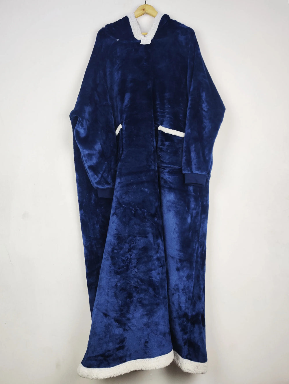 Buy online pre-used pre-loved 100% authentic & Original branded Unknown Brand (HH-641) available in Pakistan. Top international brands avilable.