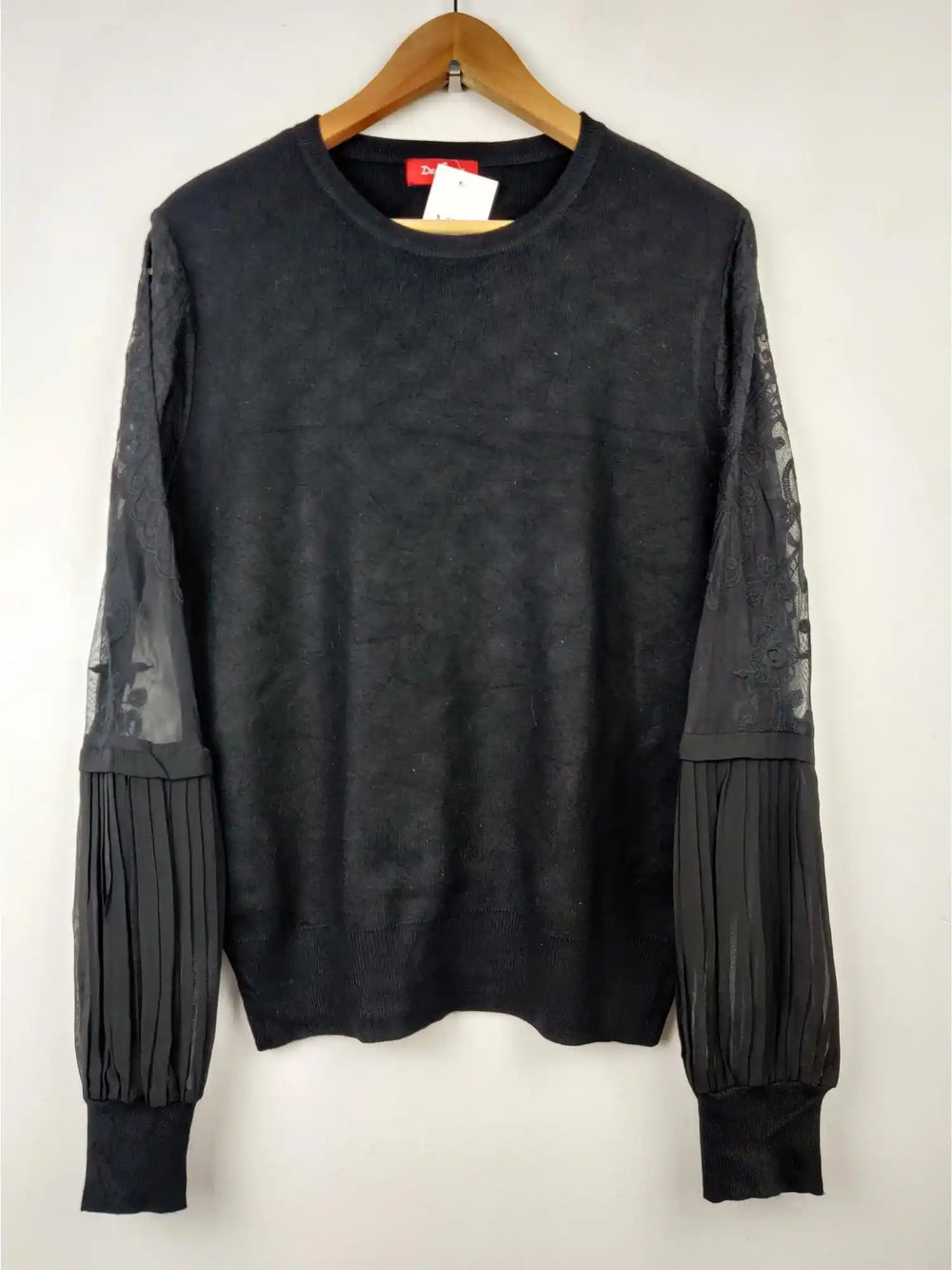 Buy online pre-used pre-loved 100% authentic & Original branded Derhy (HT-1226) available in Pakistan. Top international brands avilable.