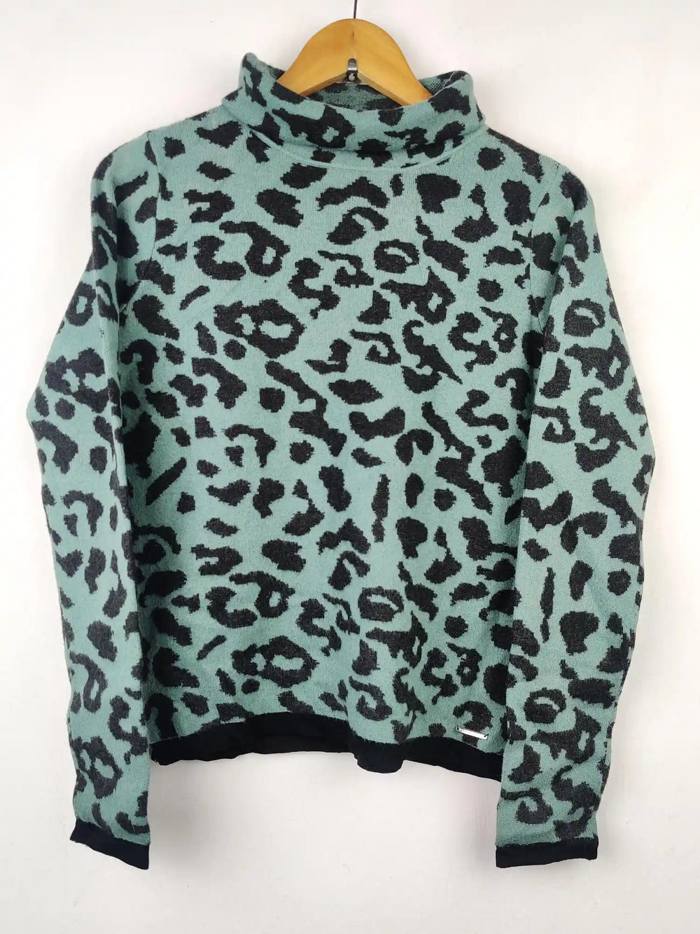 Buy online pre-used pre-loved 100% authentic & Original branded Rino & Pelle (HT-1363) available in Pakistan. Top international brands avilable.