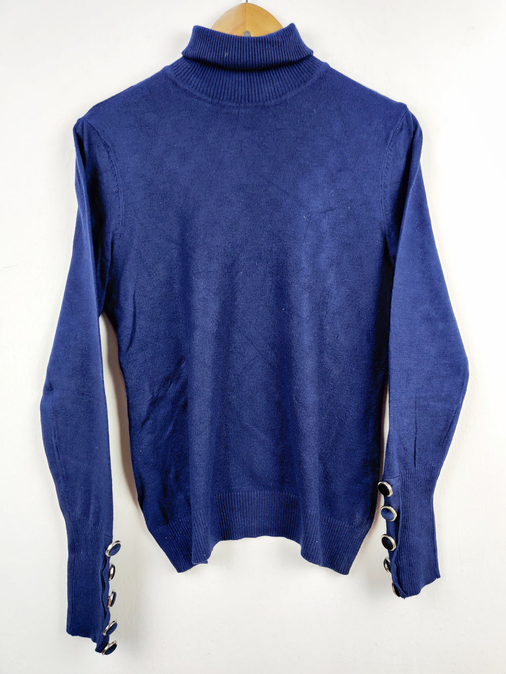 Buy online pre-used pre-loved 100% authentic & Original branded Savida (HT-1499) available in Pakistan. Top international brands avilable.