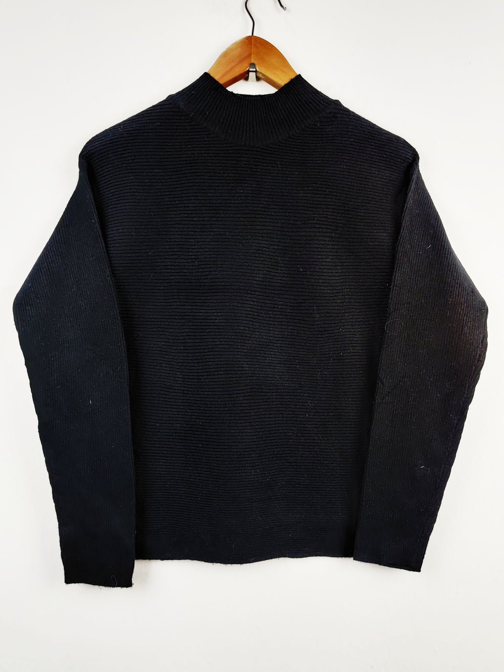 Buy online pre-used pre-loved 100% authentic & Original branded Tu (HT-1516) available in Pakistan. Top international brands avilable.