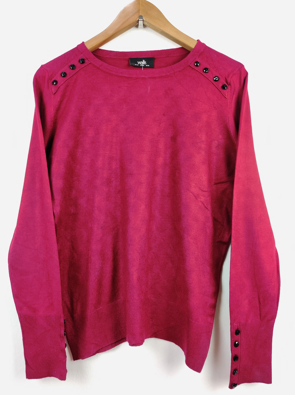 Buy online pre-used pre-loved 100% authentic & Original branded Wallis (HT-1539) available in Pakistan. Top international brands avilable.