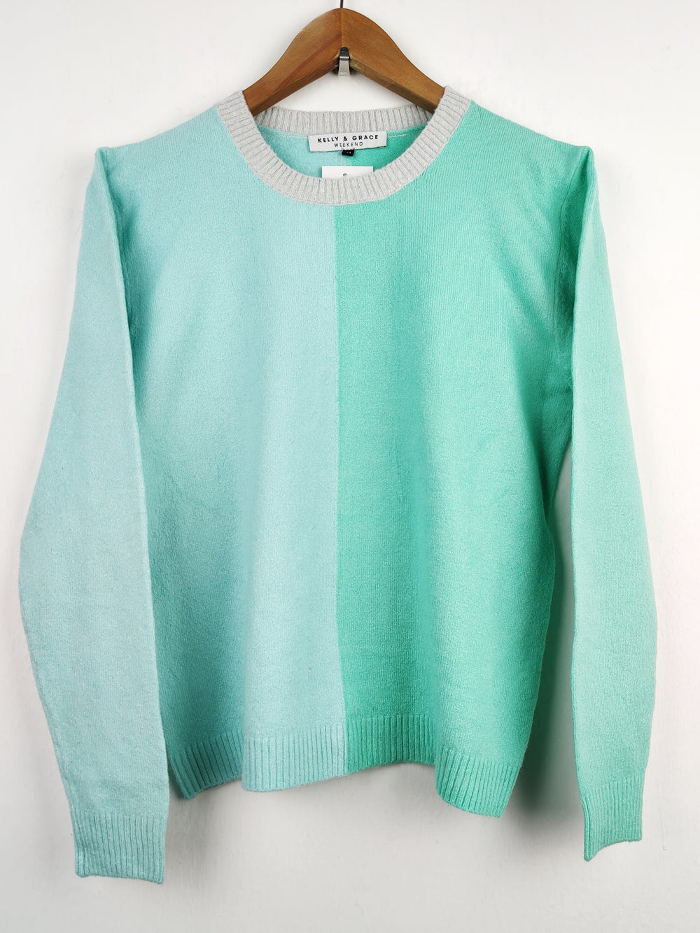 Buy online pre-used pre-loved 100% authentic & Original branded Kelly & Grace (HT-1575) available in Pakistan. Top international brands avilable.