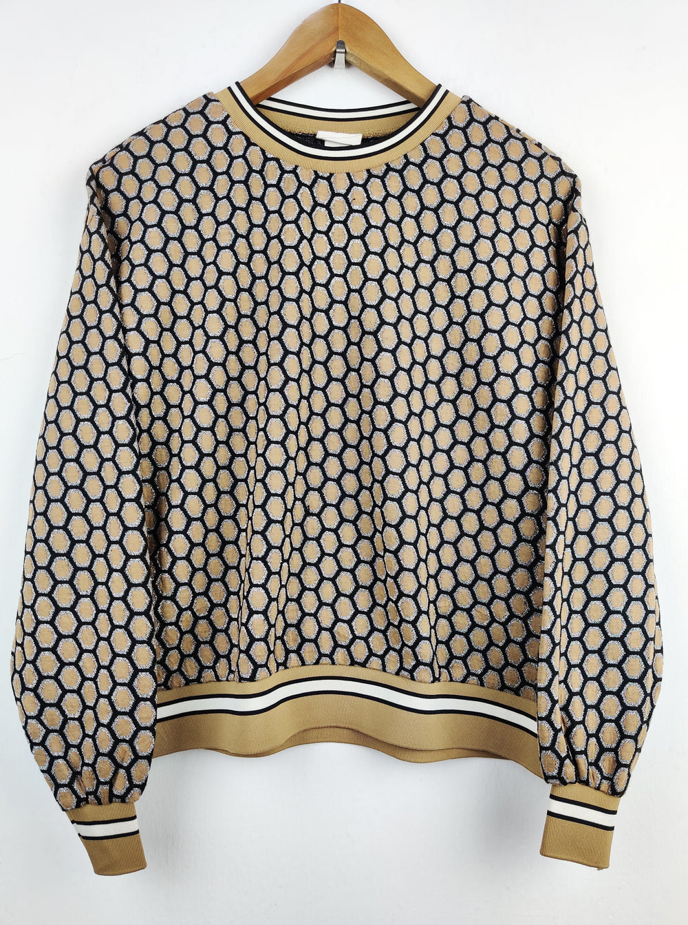 Buy online pre-used pre-loved 100% authentic & Original branded H&M (HT-1608) available in Pakistan. Top international brands avilable.