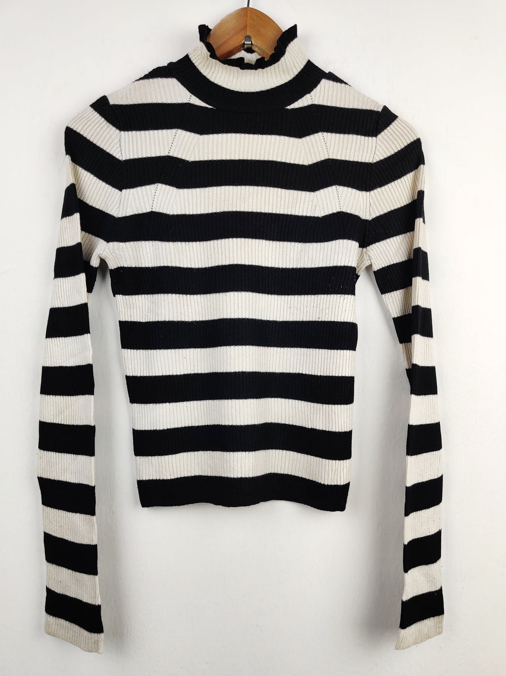 Buy online pre-used pre-loved 100% authentic & Original branded Stradivarius (HT-1623) available in Pakistan. Top international brands avilable.