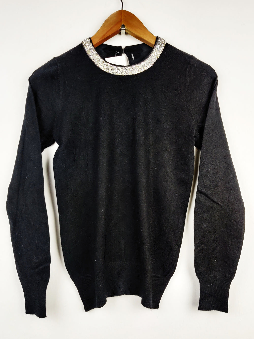 Buy online pre-used pre-loved 100% authentic & Original branded Unknown Brand (HT-1639) available in Pakistan. Top international brands avilable.