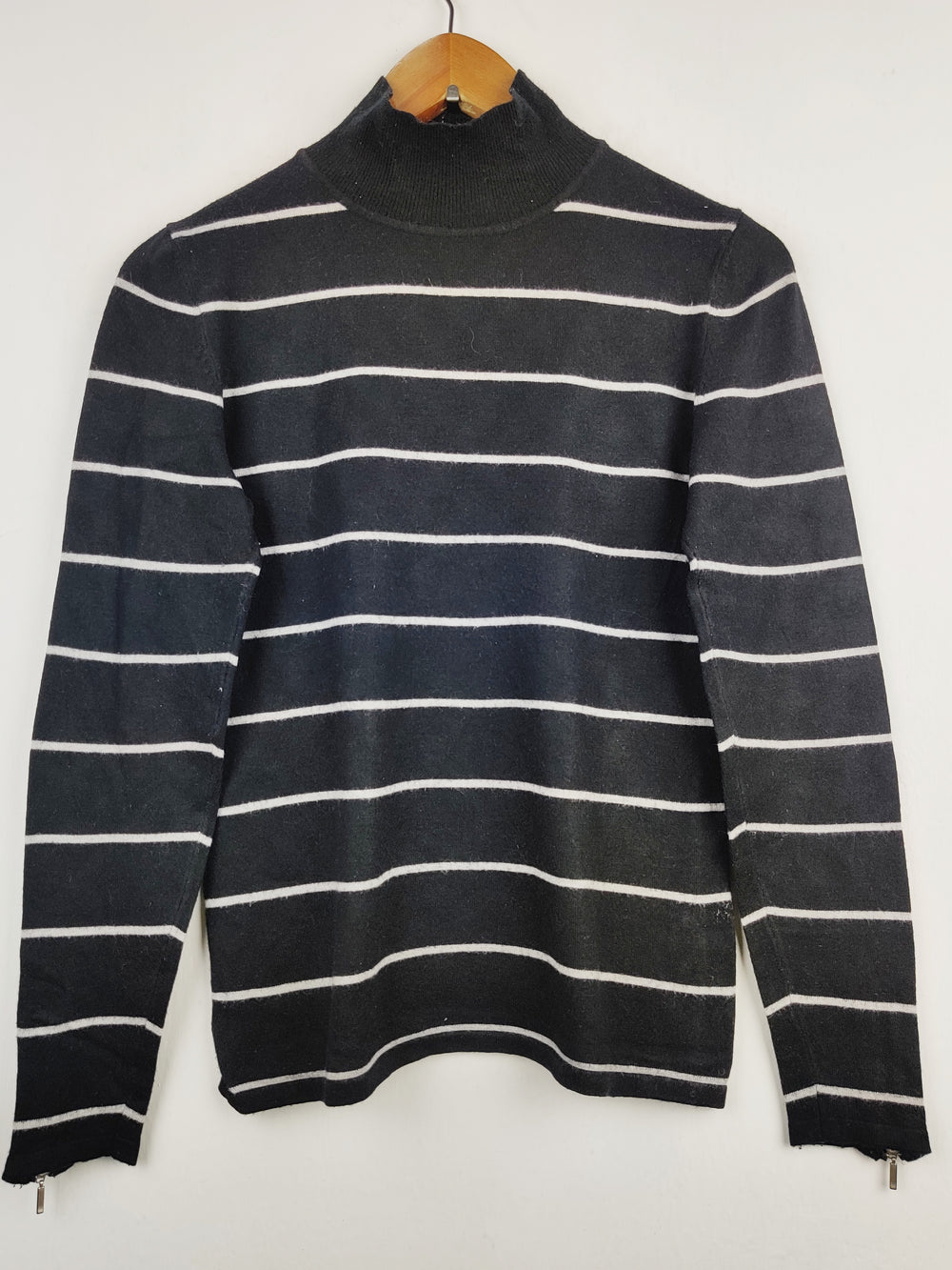 Buy online pre-used pre-loved 100% authentic & Original branded Savida (HT-1676) available in Pakistan. Top international brands avilable.