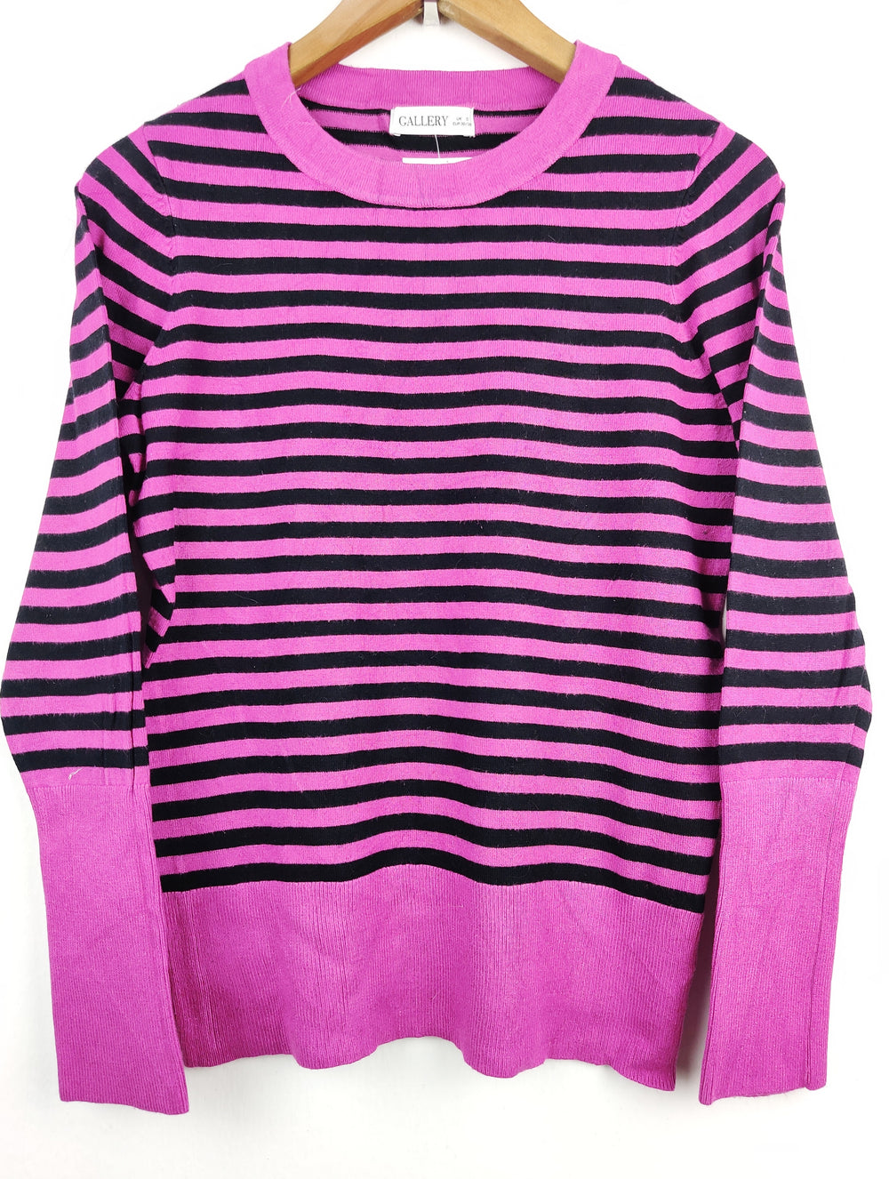 Buy online pre-used pre-loved 100% authentic & Original branded Gallery (HT-1693) available in Pakistan. Top international brands avilable.