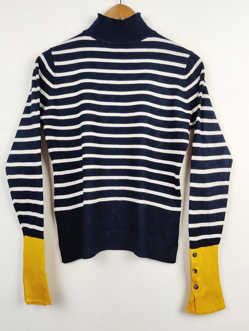 Buy online pre-used pre-loved 100% authentic & Original branded V By Very (HT-1739) available in Pakistan. Top international brands avilable.