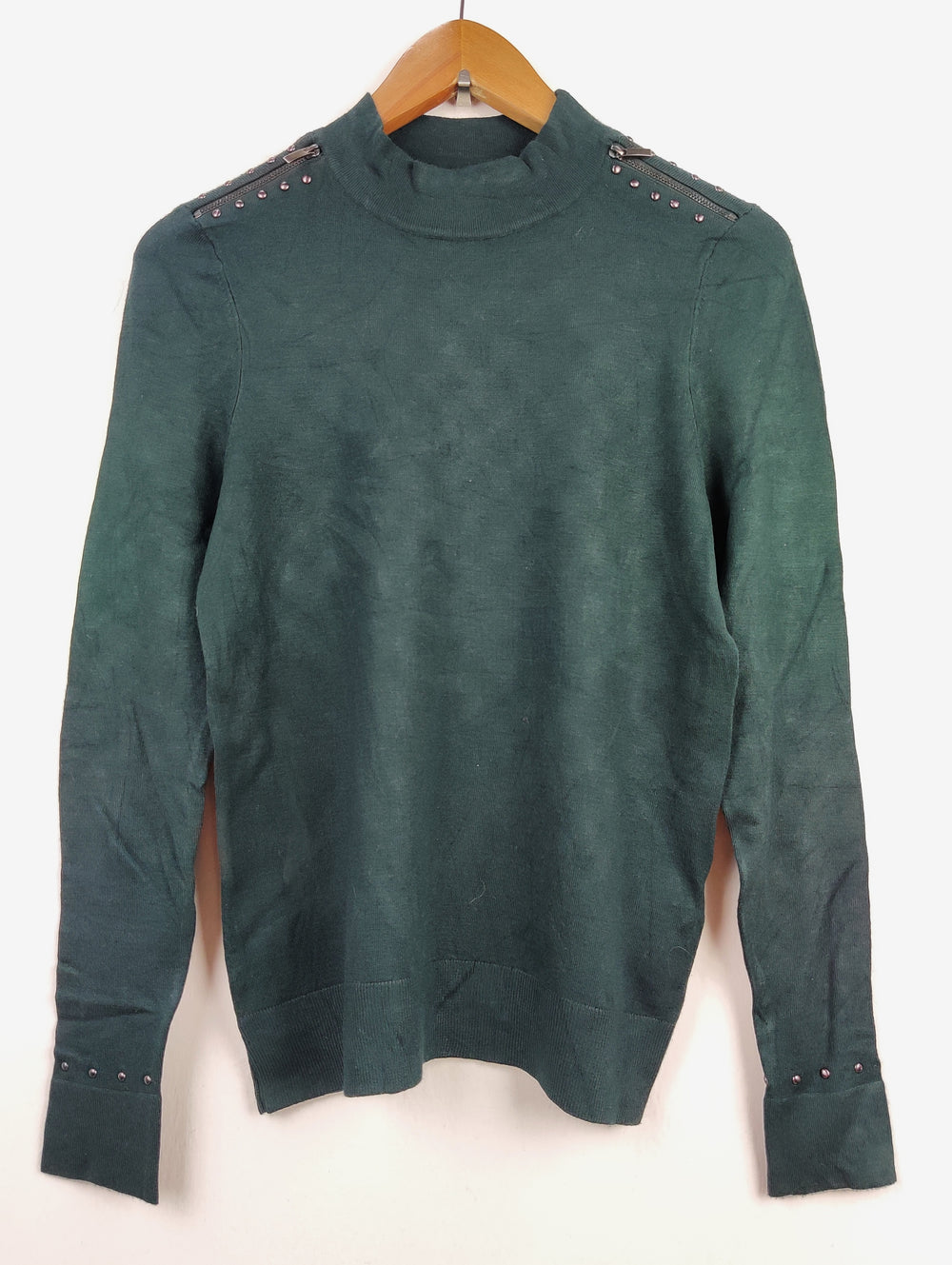 Buy online pre-used pre-loved 100% authentic & Original branded Wallis (HT-1780) available in Pakistan. Top international brands avilable.