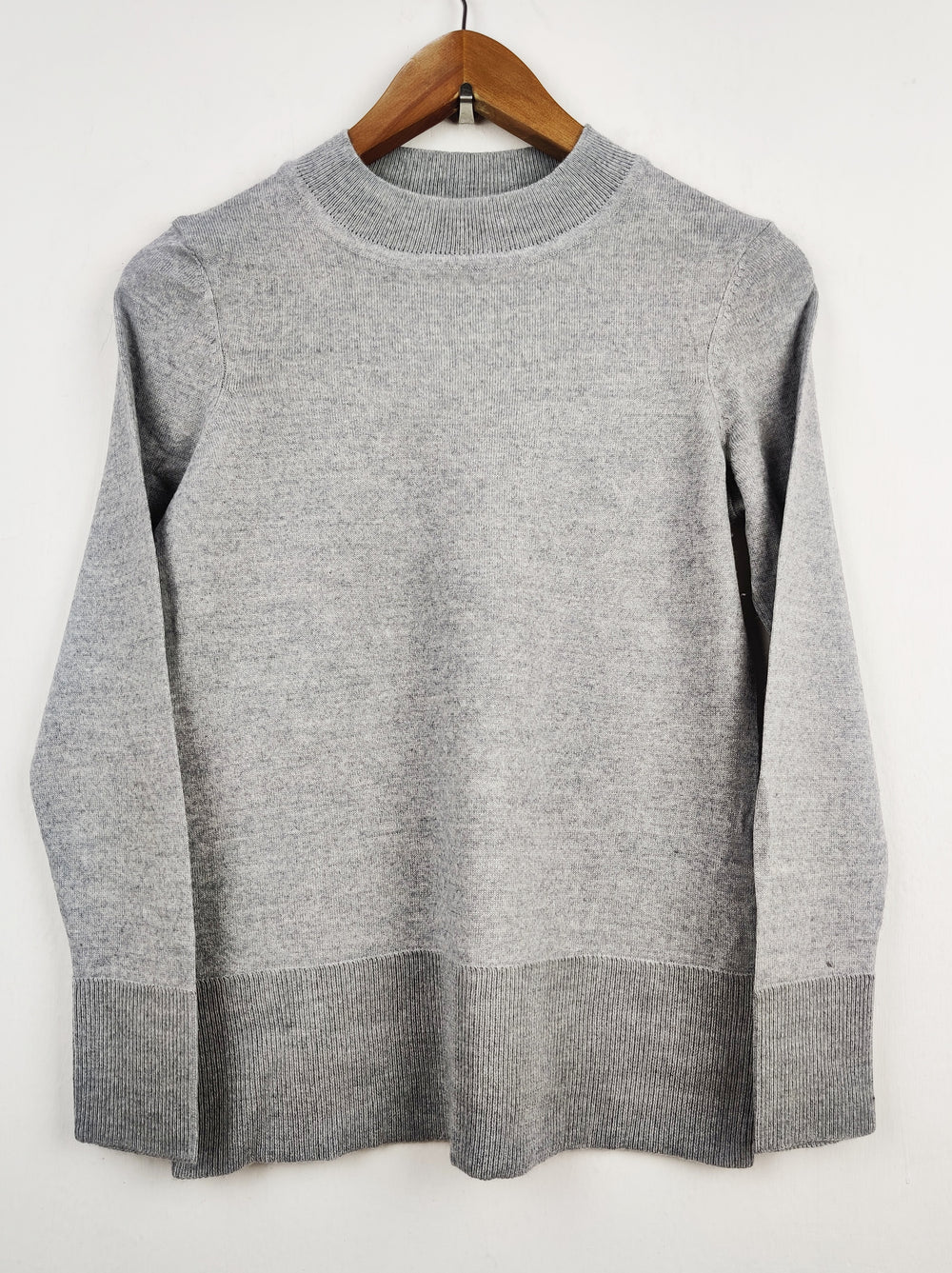 Buy online pre-used pre-loved 100% authentic & Original branded Gallery (HT-1786) available in Pakistan. Top international brands avilable.