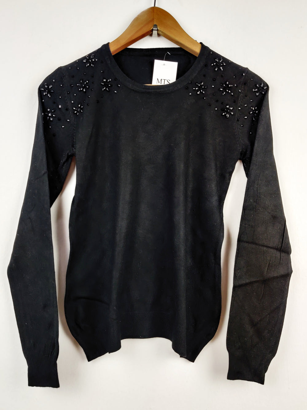 Buy online pre-used pre-loved 100% authentic & Original branded Unknown Brand (HT-1831) available in Pakistan. Top international brands avilable.