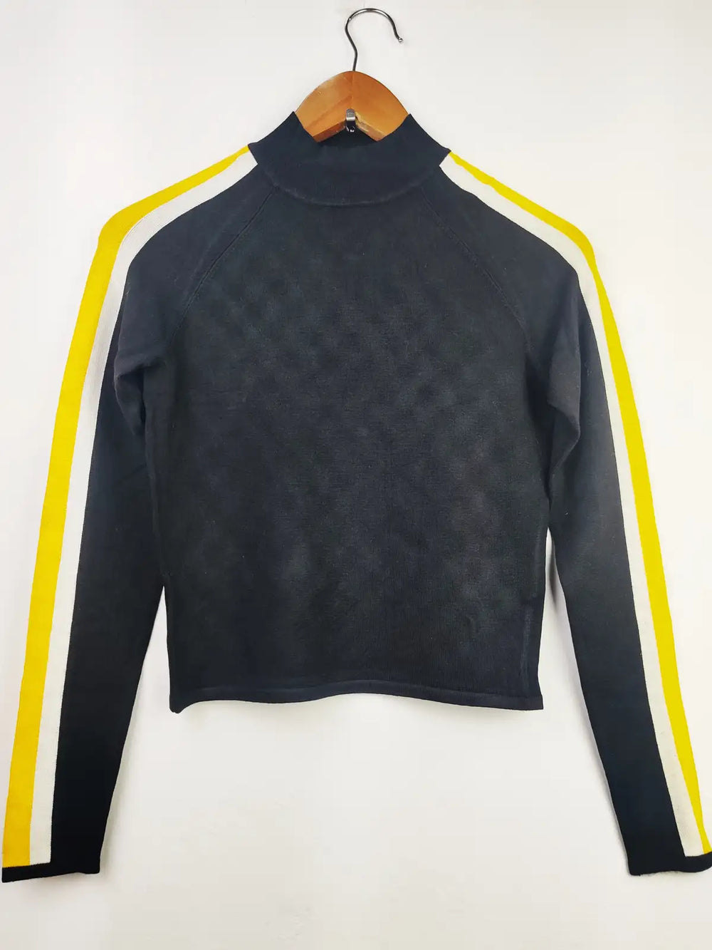 Buy online pre-used pre-loved 100% authentic & Original branded H&M (HT-1945) available in Pakistan. Top international brands avilable.