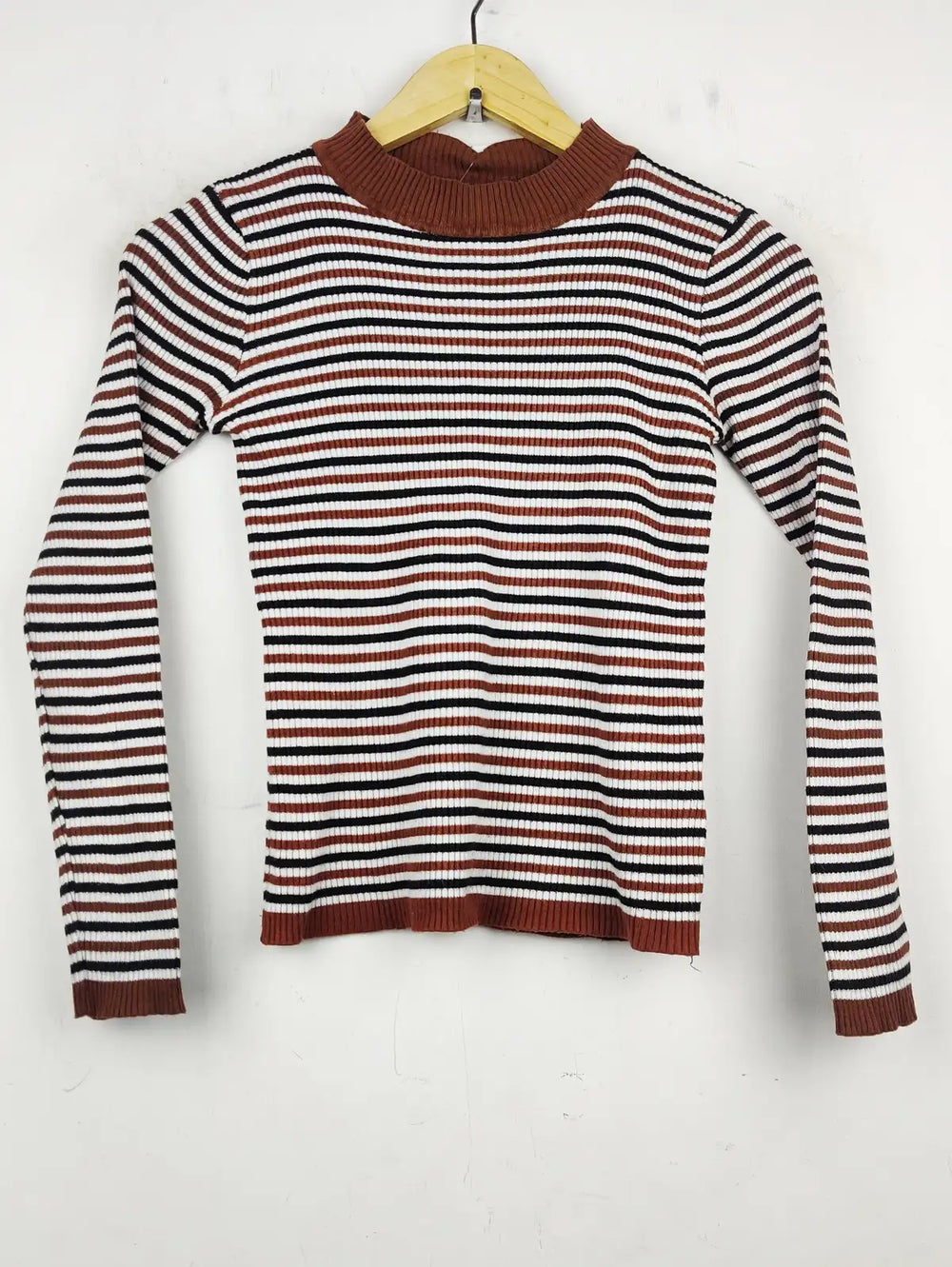 Buy online pre-used pre-loved 100% authentic & Original branded Pink Vanilla (HT-1965) available in Pakistan. Top international brands avilable.