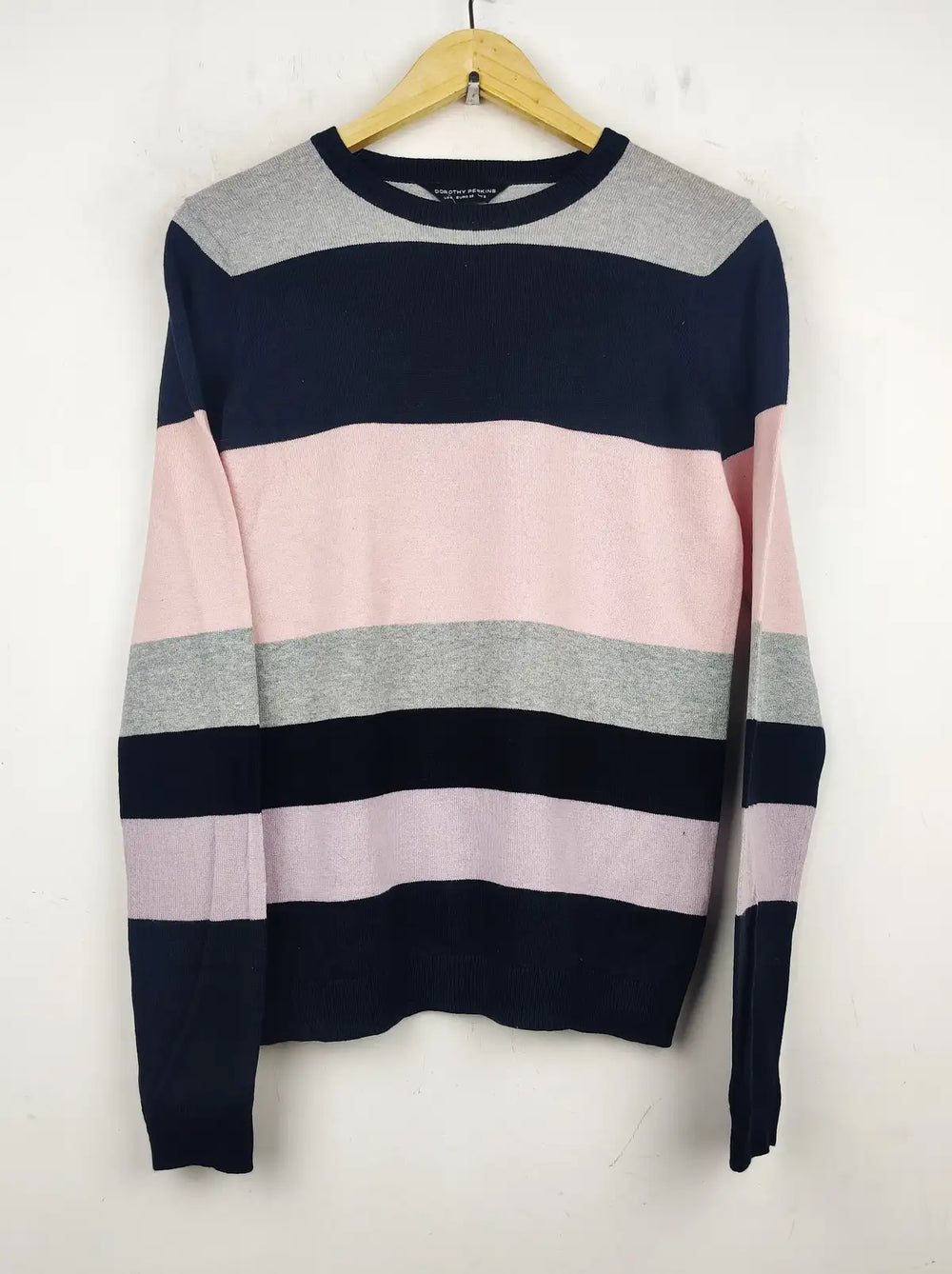 Buy online pre-used pre-loved 100% authentic & Original branded Dorothy Perkins (HT-1974) available in Pakistan. Top international brands avilable.