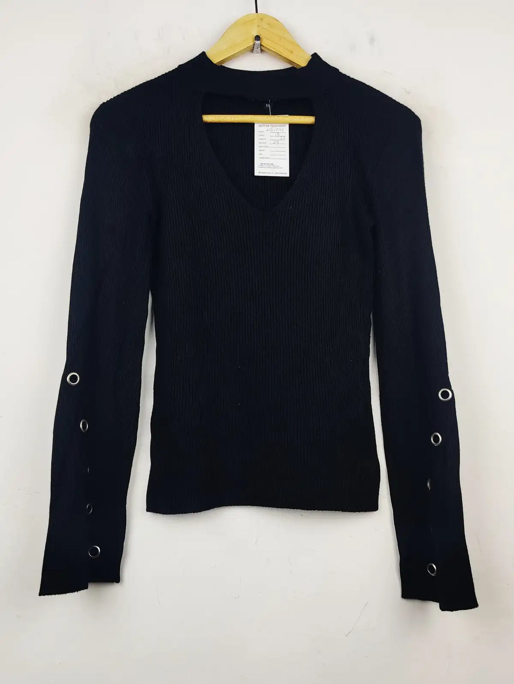 Buy online pre-used pre-loved 100% authentic & Original branded Julien Macdonald (HT-1979) available in Pakistan. Top international brands avilable.