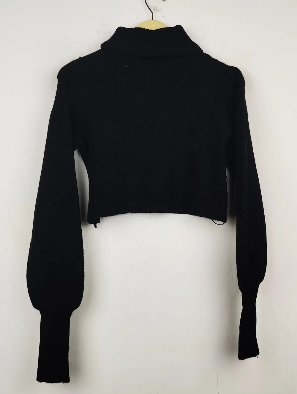 Buy online pre-used pre-loved 100% authentic & Original branded Unknown Brand (HT-2024) available in Pakistan. Top international brands avilable.