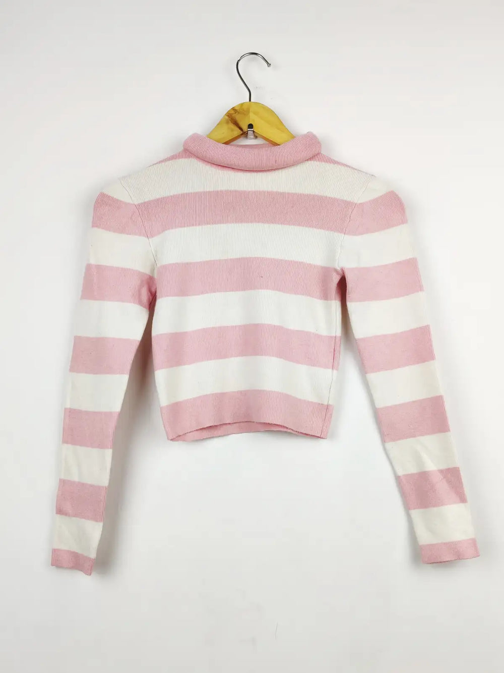 Buy online pre-used pre-loved 100% authentic & Original branded Pull&Bear (HT-2047) available in Pakistan. Top international brands avilable.