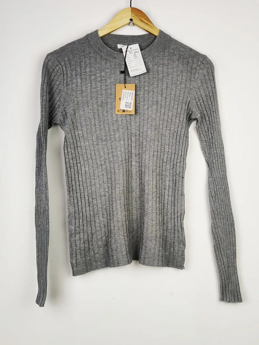 Buy online pre-used pre-loved 100% authentic & Original branded H&M (HT-2206) available in Pakistan. Top international brands avilable.