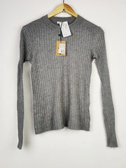 Buy online pre-used pre-loved 100% authentic & Original branded H&M (HT-2206) available in Pakistan. Top international brands avilable.