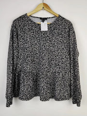 Buy online pre-used pre-loved 100% authentic & Original branded New Look (HT-2629) available in Pakistan. Top international brands avilable.