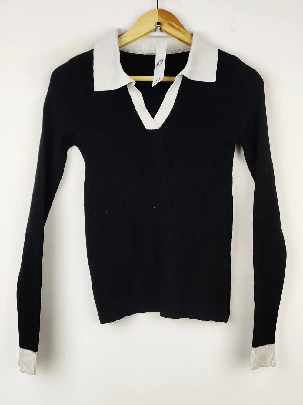 Buy online pre-used pre-loved 100% authentic & Original branded Unknown Brand (HT-2748) available in Pakistan. Top international brands avilable.