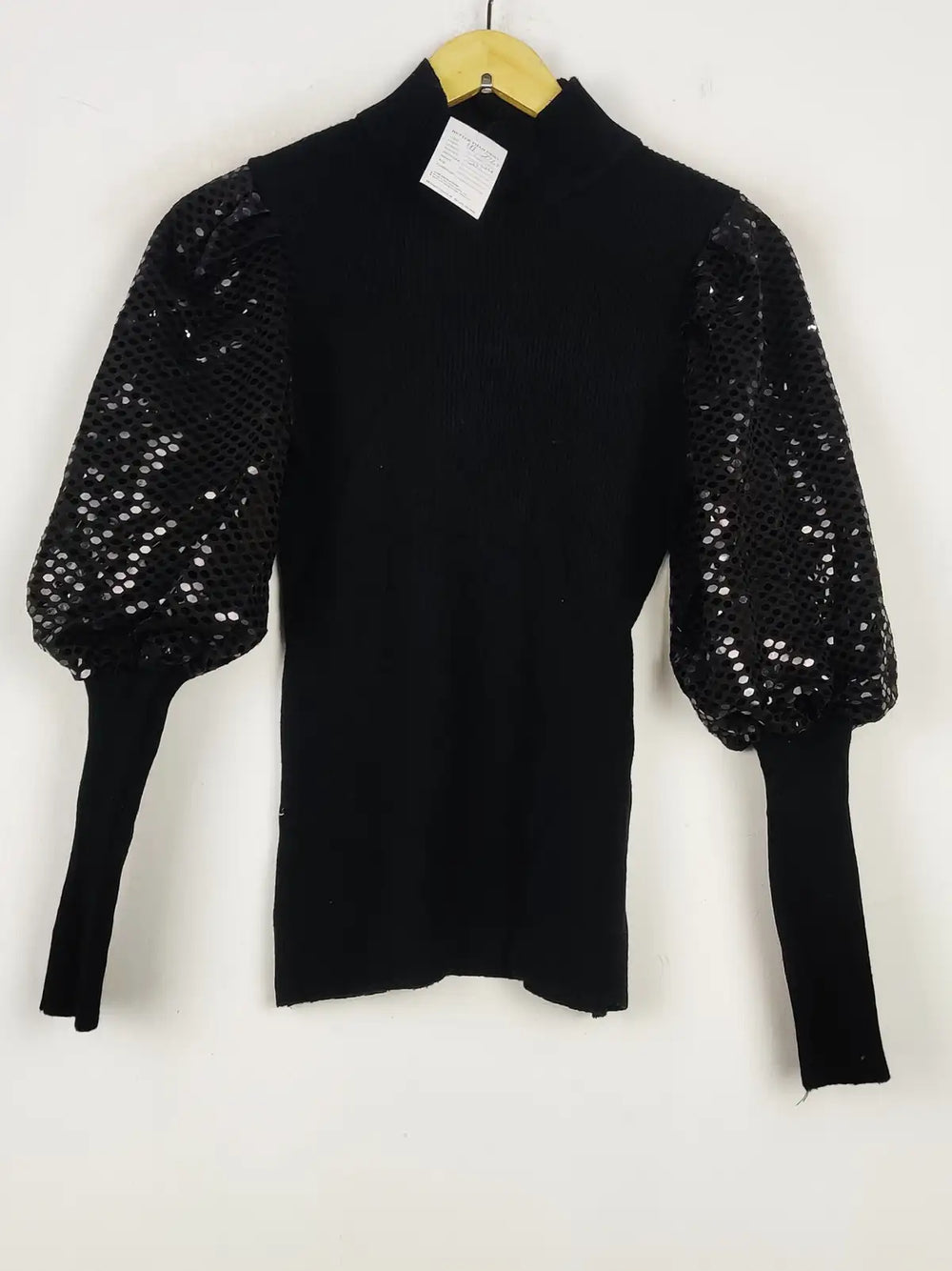 Buy online pre-used pre-loved 100% authentic & Original branded Qed London (HT-2763) available in Pakistan. Top international brands avilable.