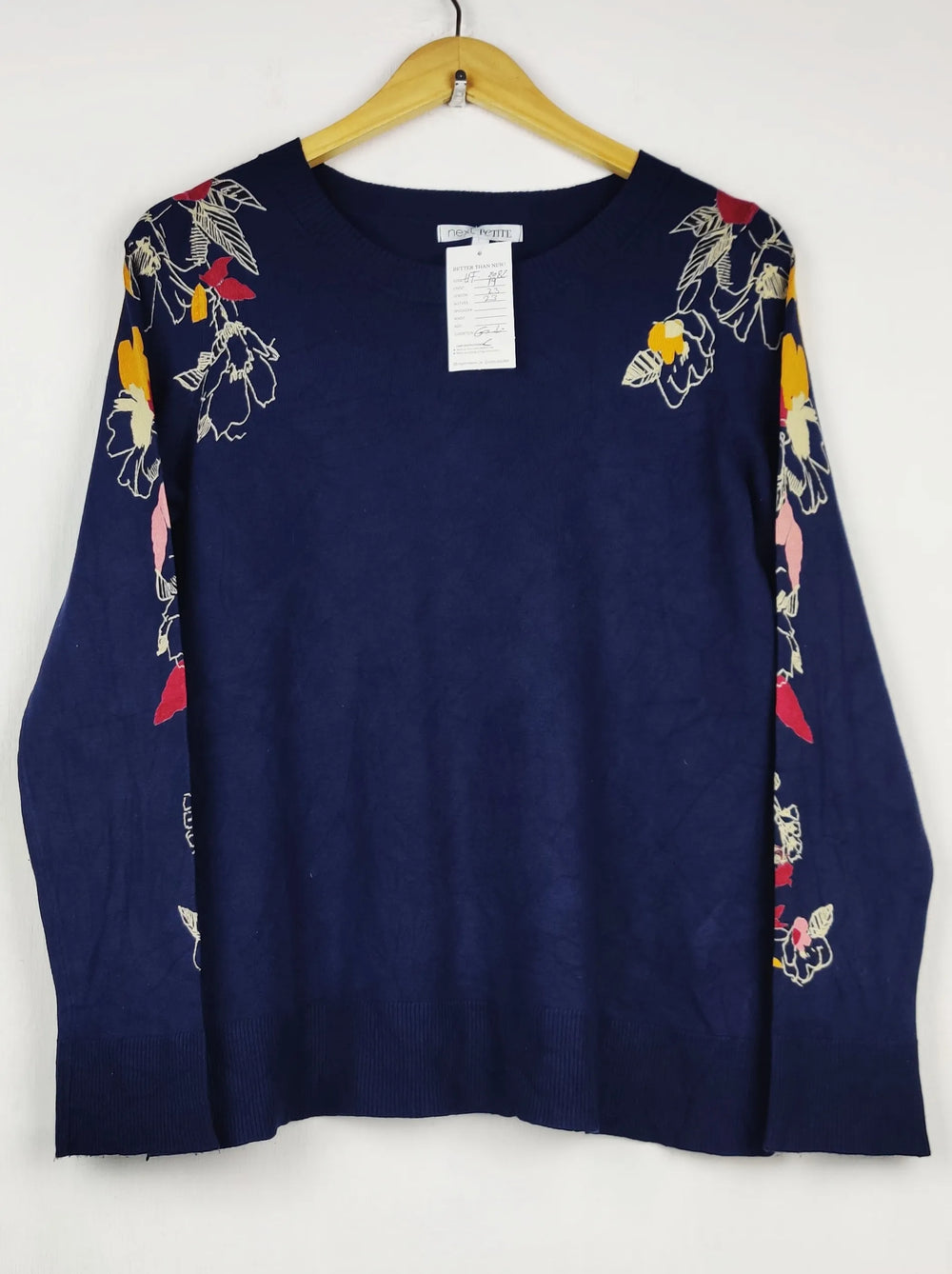 Buy online pre-used pre-loved 100% authentic & Original branded Uniqlo (HT-3082) available in Pakistan. Top international brands avilable.