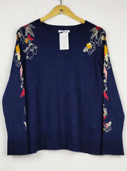 Buy online pre-used pre-loved 100% authentic & Original branded Uniqlo (HT-3082) available in Pakistan. Top international brands avilable.