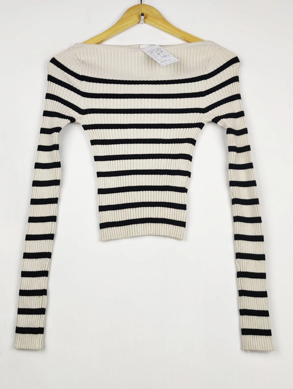 Buy online pre-used pre-loved 100% authentic & Original branded H&M (HT-3109) available in Pakistan. Top international brands avilable.