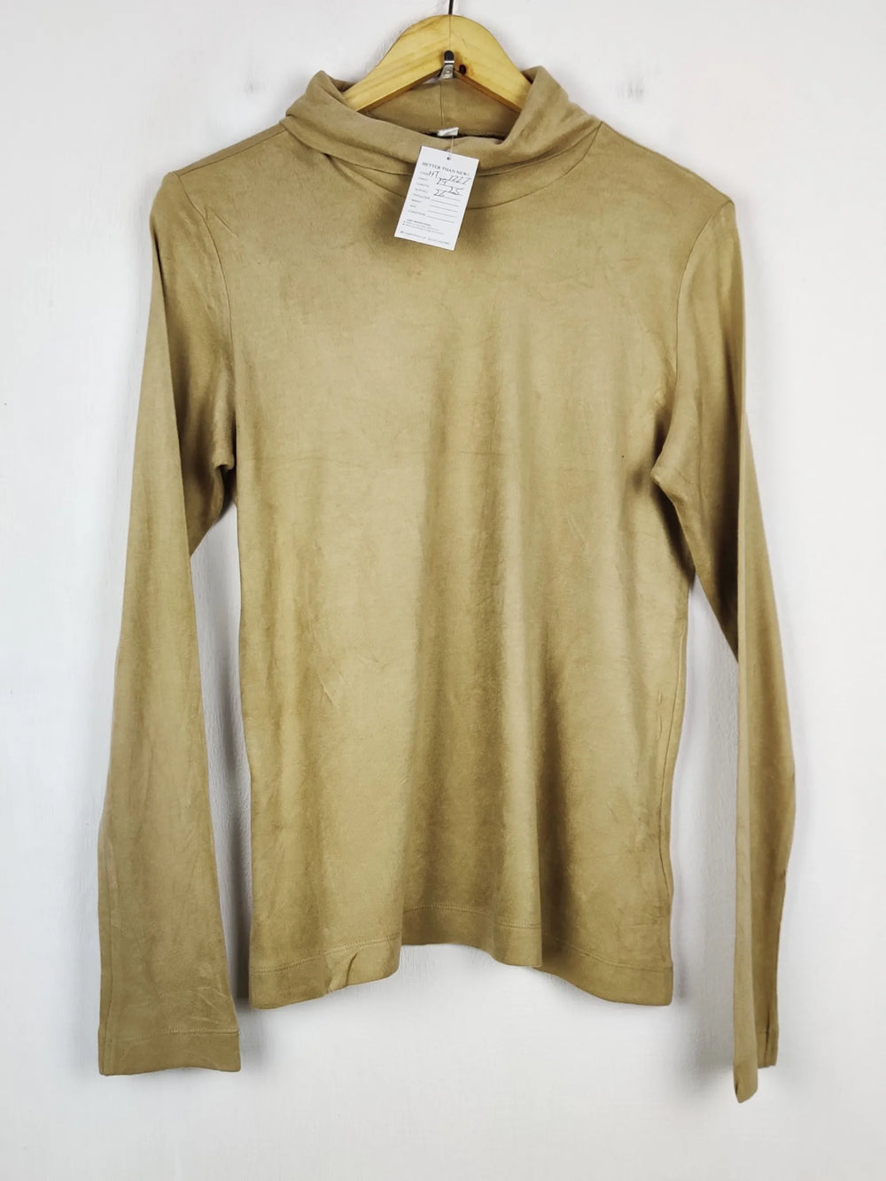 Buy online pre-used pre-loved 100% authentic & Original branded Uniqlo (HT-3227) available in Pakistan. Top international brands avilable.