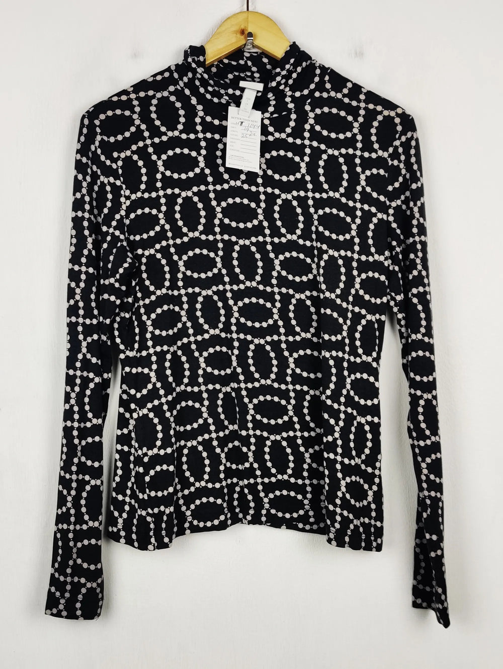 Buy online pre-used pre-loved 100% authentic & Original branded H&M (HT-3244) available in Pakistan. Top international brands avilable.