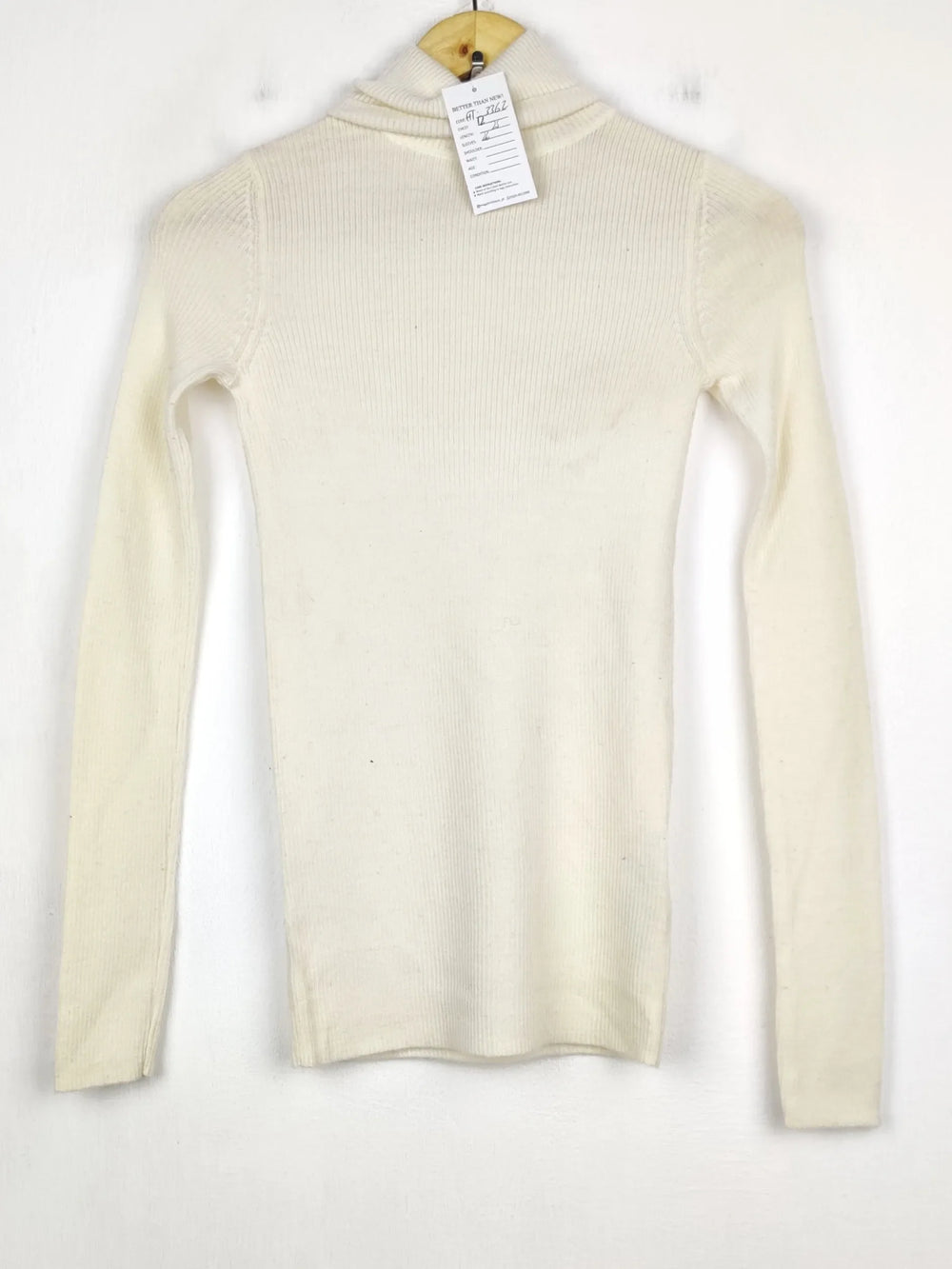 Buy online pre-used pre-loved 100% authentic & Original branded Uniqlo (HT-3362) available in Pakistan. Top international brands avilable.