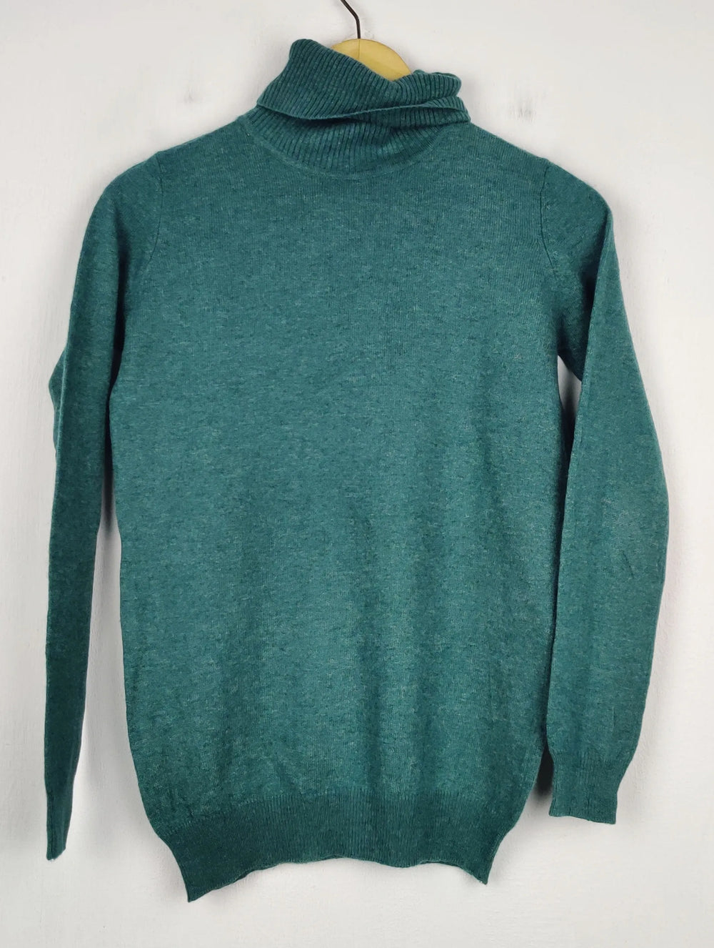 Buy online pre-used pre-loved 100% authentic & Original branded Wool Overs (HT-3408) available in Pakistan. Top international brands avilable.
