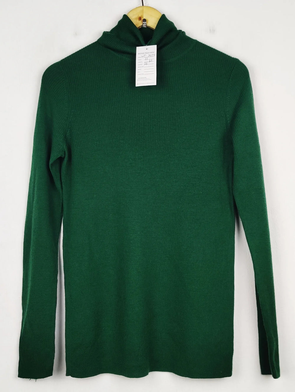 Buy online pre-used pre-loved 100% authentic & Original branded Uniqlo (HT-3434) available in Pakistan. Top international brands avilable.