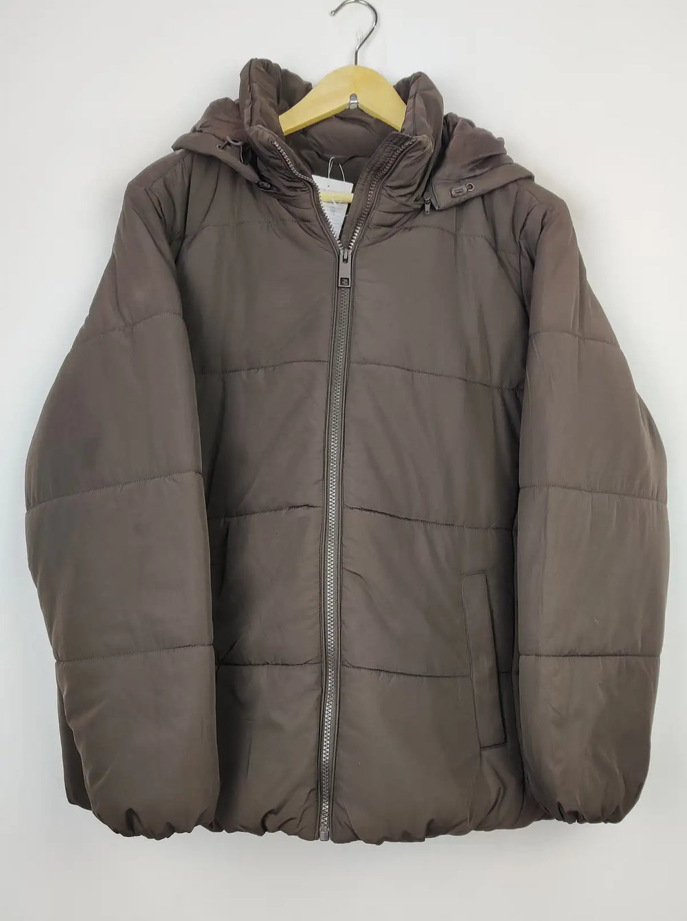 Buy online pre-used pre-loved 100% authentic & Original branded Marks & Spencer (JKT-1024) available in Pakistan. Top international brands avilable.