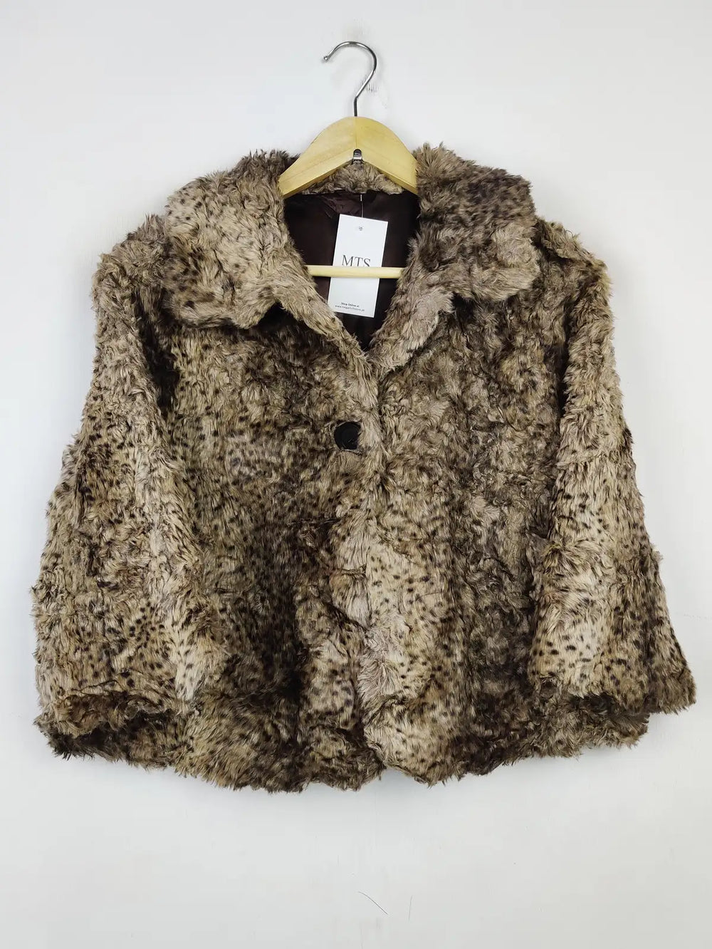 Buy online pre-used pre-loved 100% authentic & Original branded Unknown Brand (JKT-1054) available in Pakistan. Top international brands avilable.