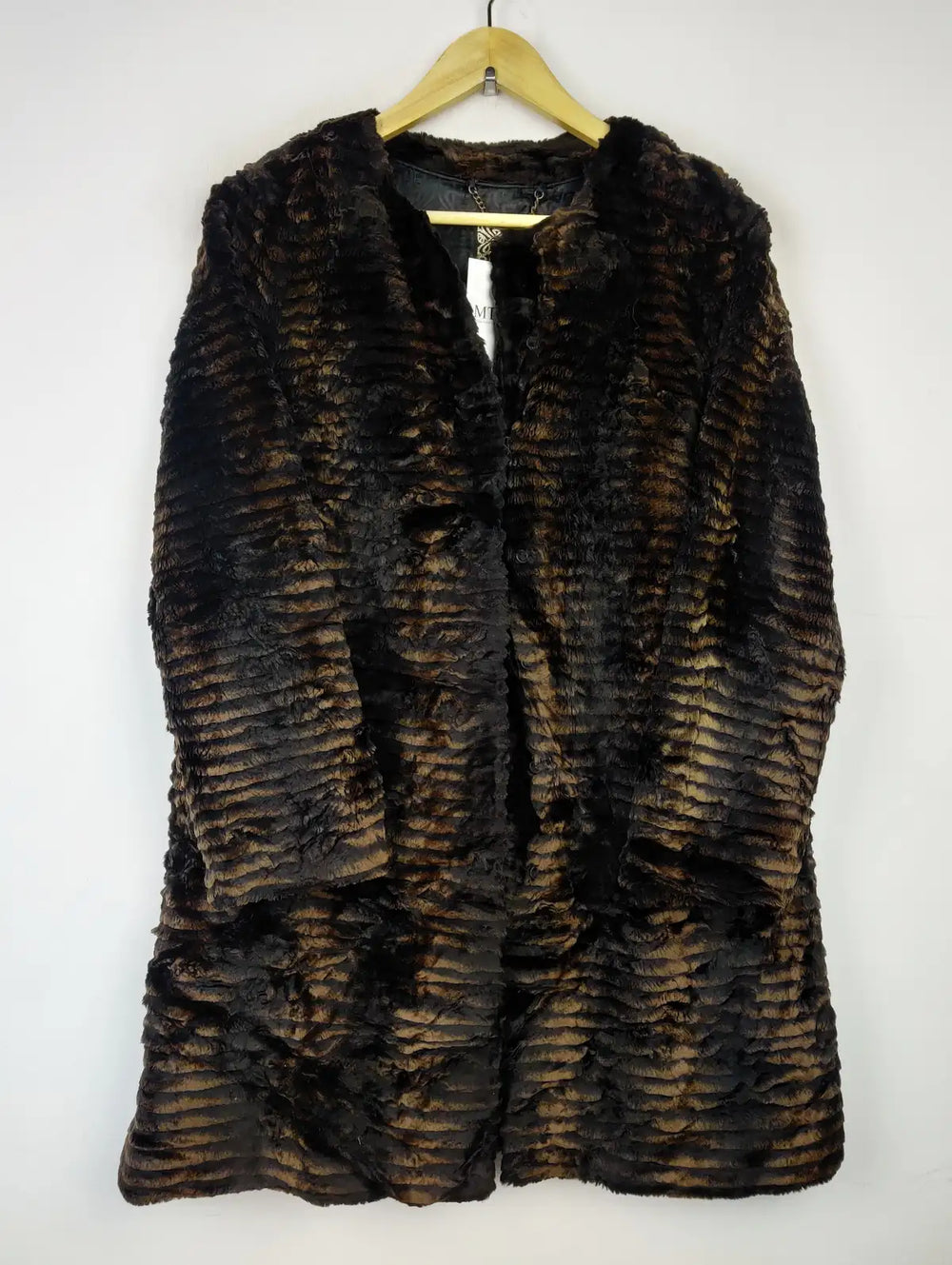 Buy online pre-used pre-loved 100% authentic & Original branded Biba (JKT-1055) available in Pakistan. Top international brands avilable.