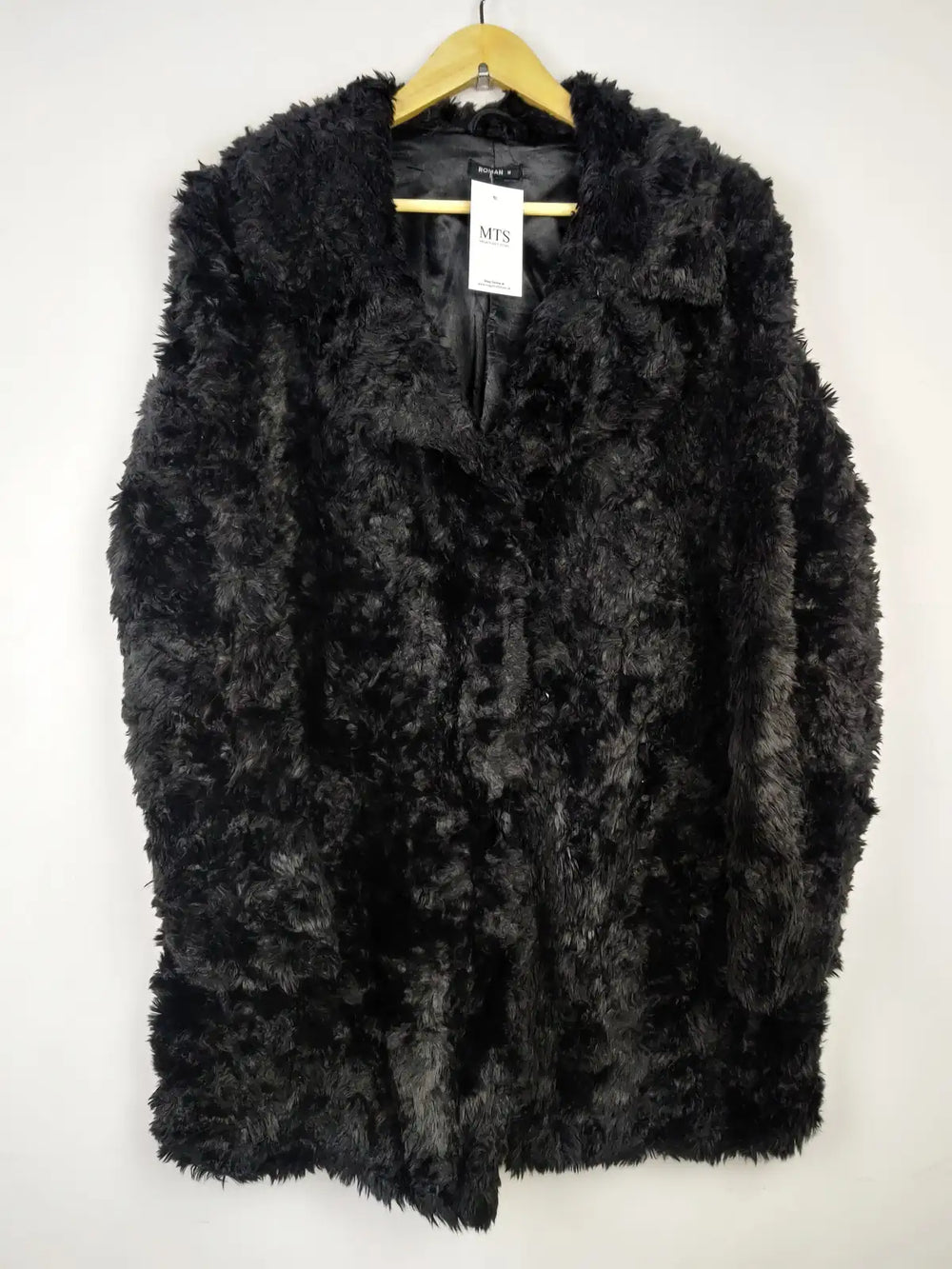 Buy online pre-used pre-loved 100% authentic & Original branded Roman (JKT-1056) available in Pakistan. Top international brands avilable.