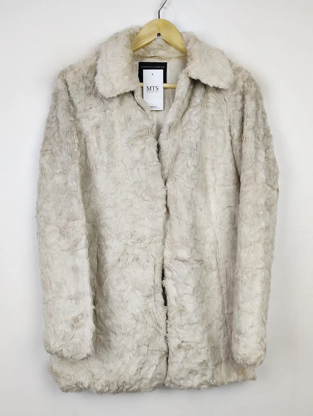 Buy online pre-used pre-loved 100% authentic & Original branded Dorothy Perkins (JKT-1065) available in Pakistan. Top international brands avilable.