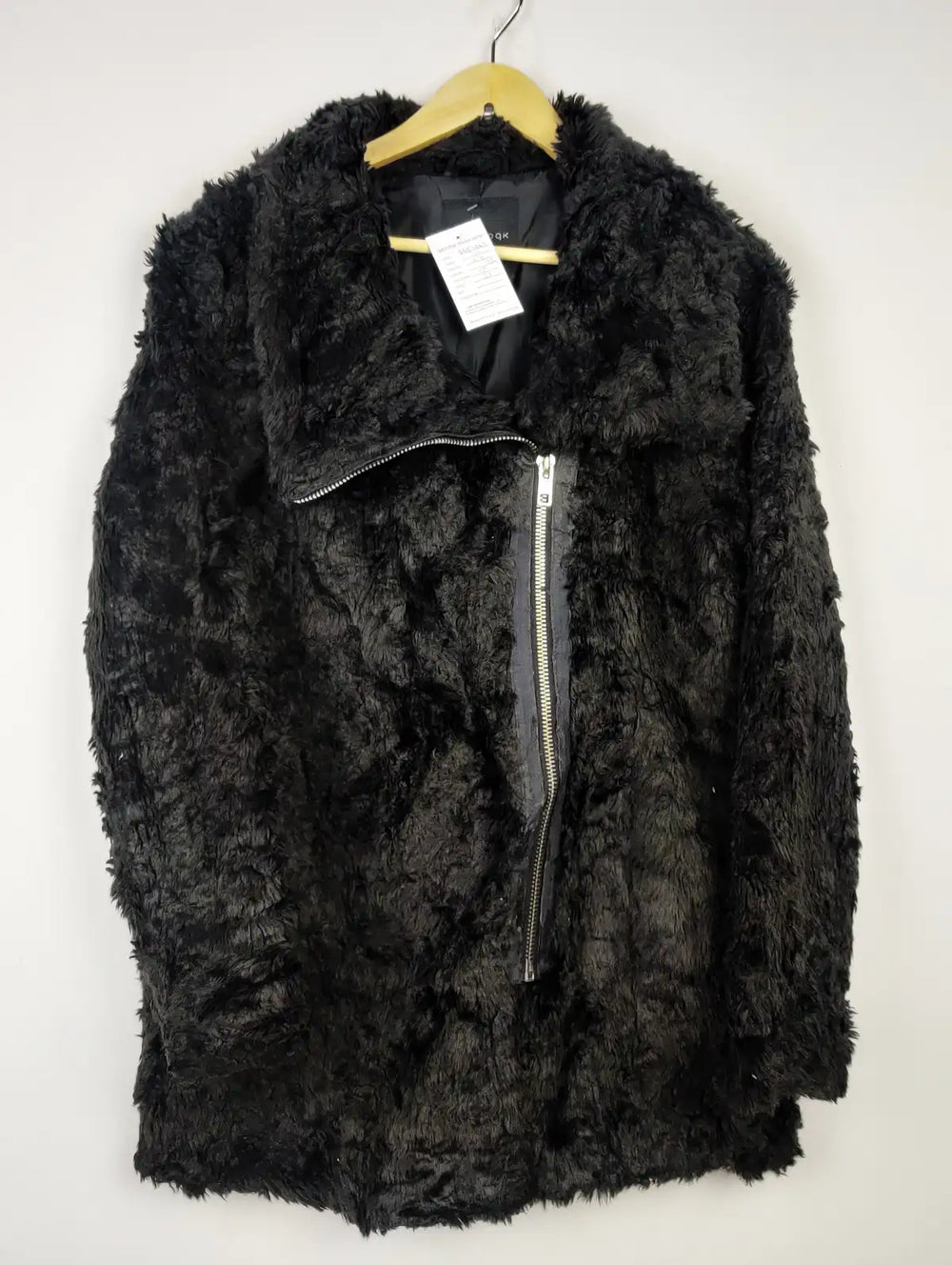 Buy online pre-used pre-loved 100% authentic & Original branded New Look (JKT-1067) available in Pakistan. Top international brands avilable.