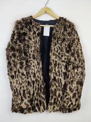 Buy online pre-used pre-loved 100% authentic & Original branded Papaya (JKT-1070) available in Pakistan. Top international brands avilable.