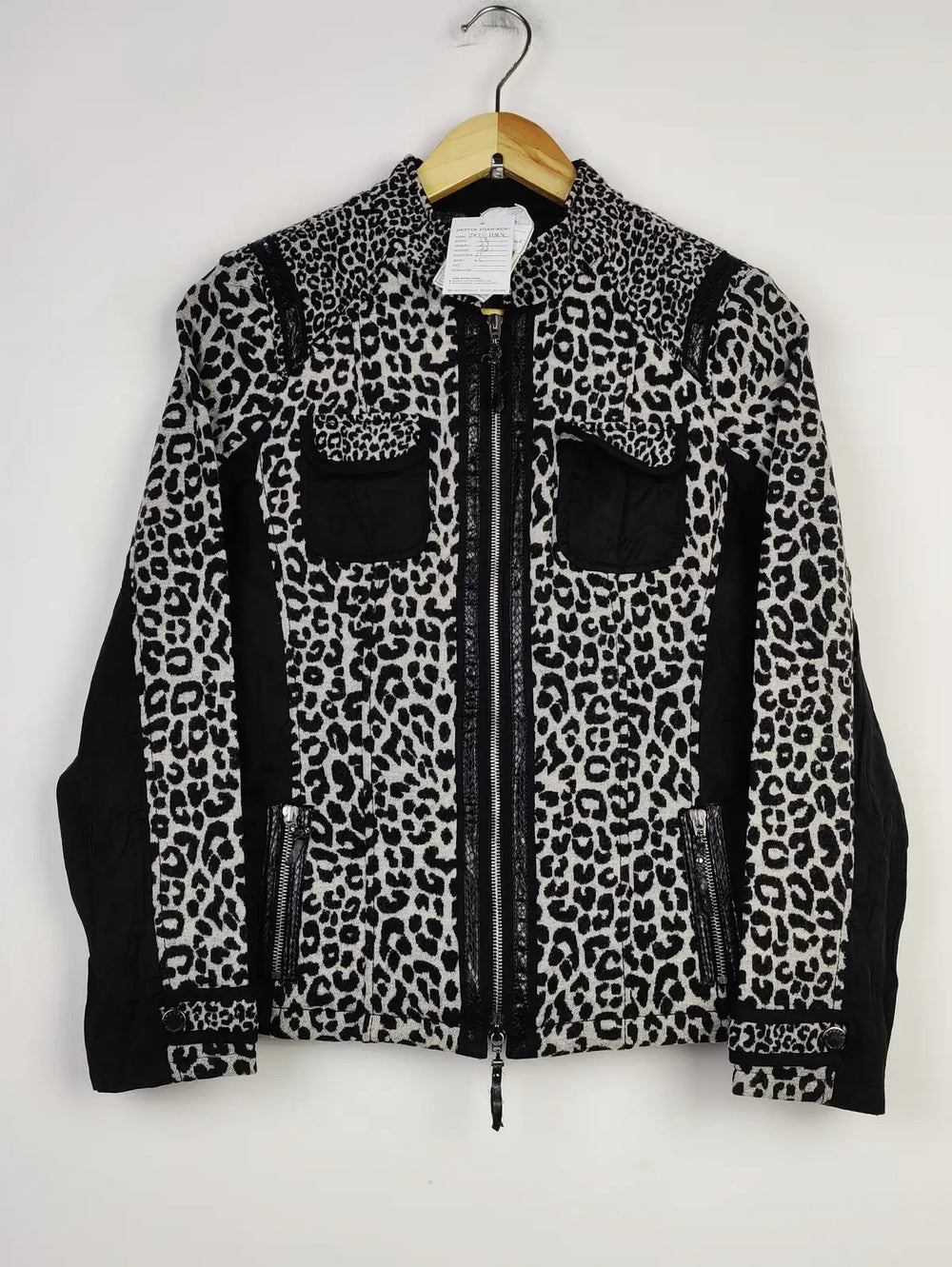 Buy online pre-used pre-loved 100% authentic & Original branded Basler Collections (JKT-1184) available in Pakistan. Top international brands avilable.