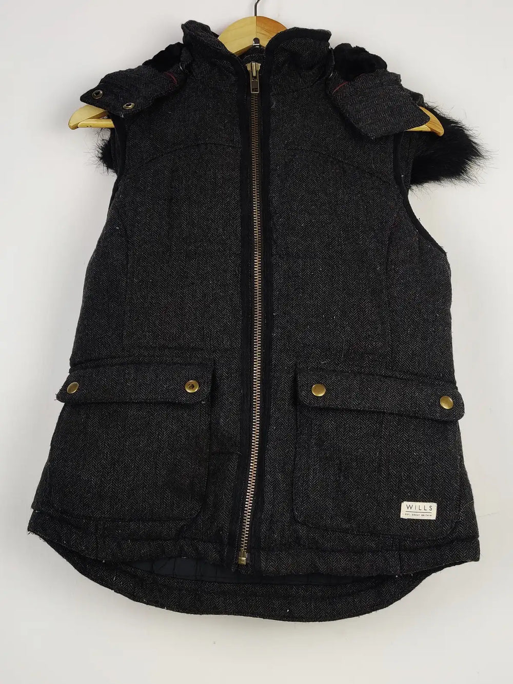 Buy online pre-used pre-loved 100% authentic & Original branded Jack Wallis (JKT-1235) available in Pakistan. Top international brands avilable.