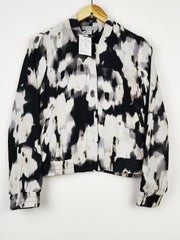 Buy online pre-used pre-loved 100% authentic & Original branded H&M (JKT-1280) available in Pakistan. Top international brands avilable.